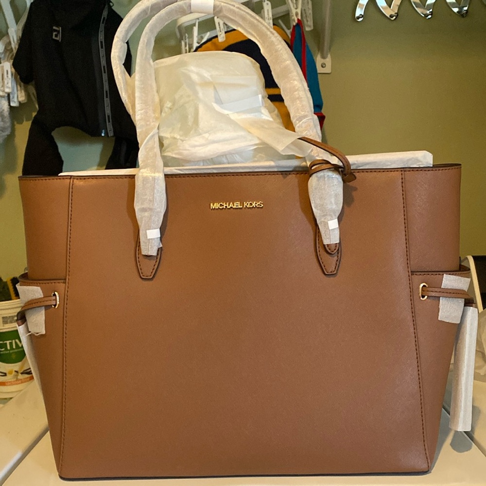Michael Kors Gilly Large Tote Saffiano Leather Luggage